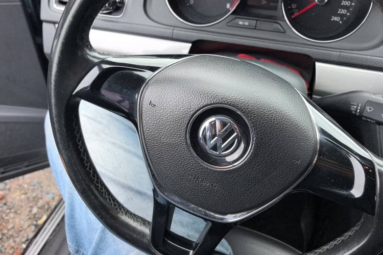 Used Volkswagen Lavida 2015 1.6L Manual Comfort Edition
