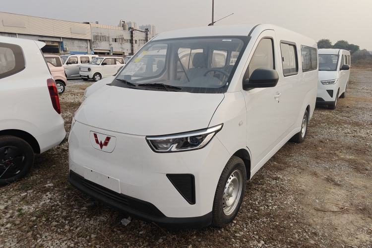Used Wuling Yangguang 2024 300KM Comfort Version Passenger Van 75kW