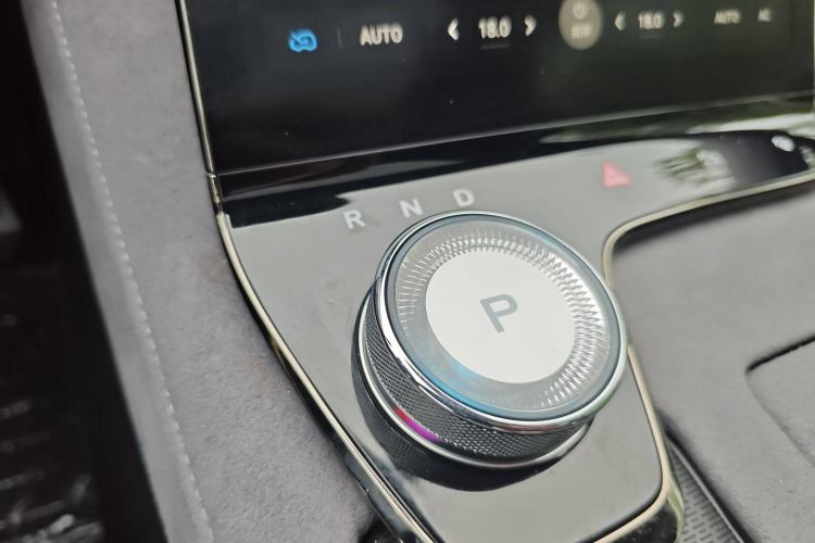 Used VOYAH PASSION 2024 PHEV Four-Wheel Drive Ultra-Long Range Flagship Model
