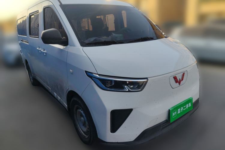 Used Wuling Yangguang 2024 300km Comfort-Grade Passenger Van 60kW
