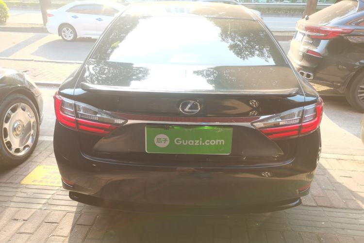 Used Lexus ES 2015 300h Comfort Edition