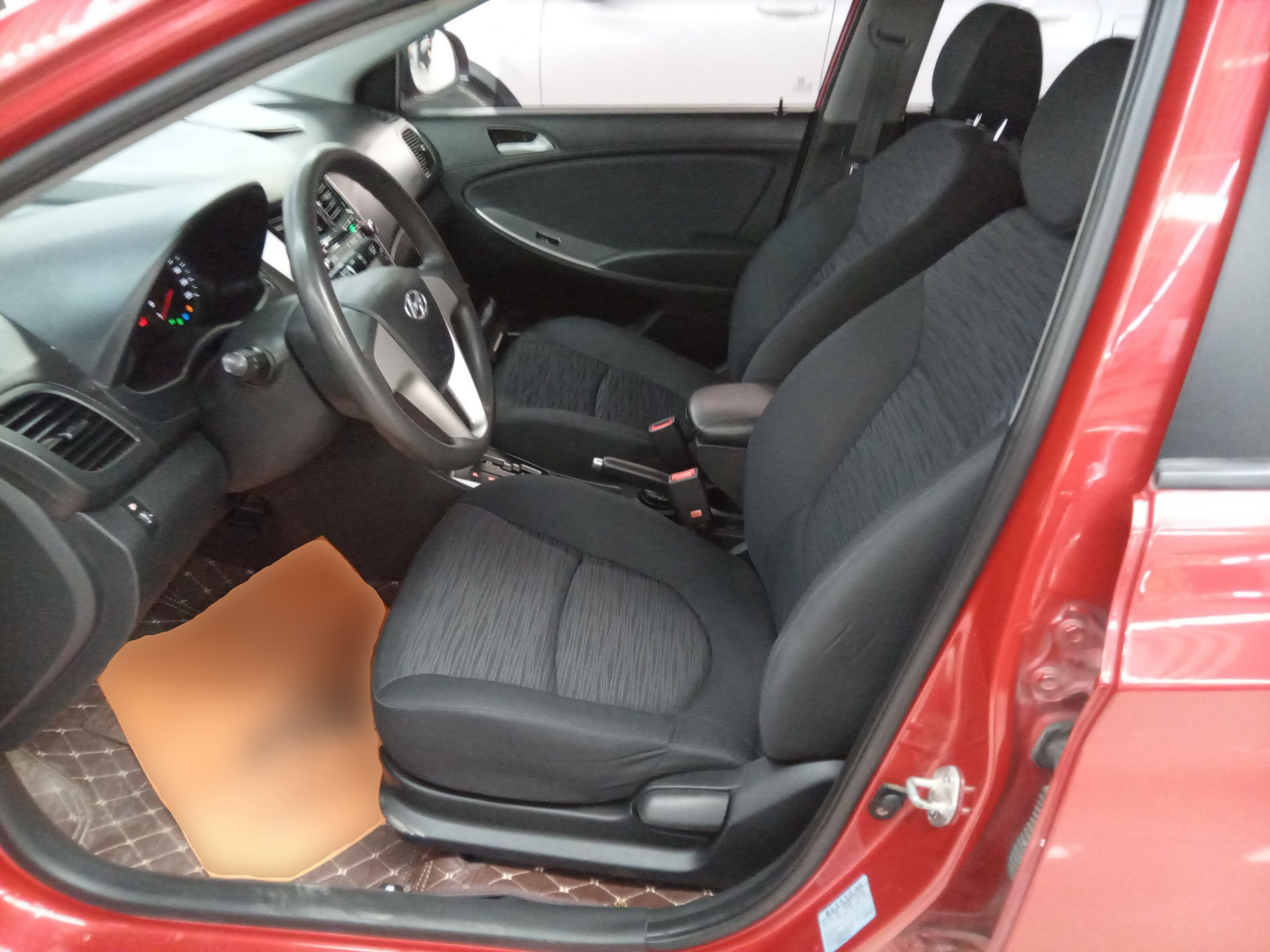 Переднее сиденье в автомобиле