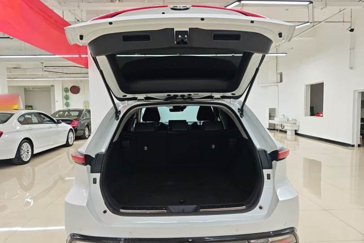 Used Toyota Venza 2022 Dual-Engine 2.5L CVT Two-Wheel Drive Luxury Edition
