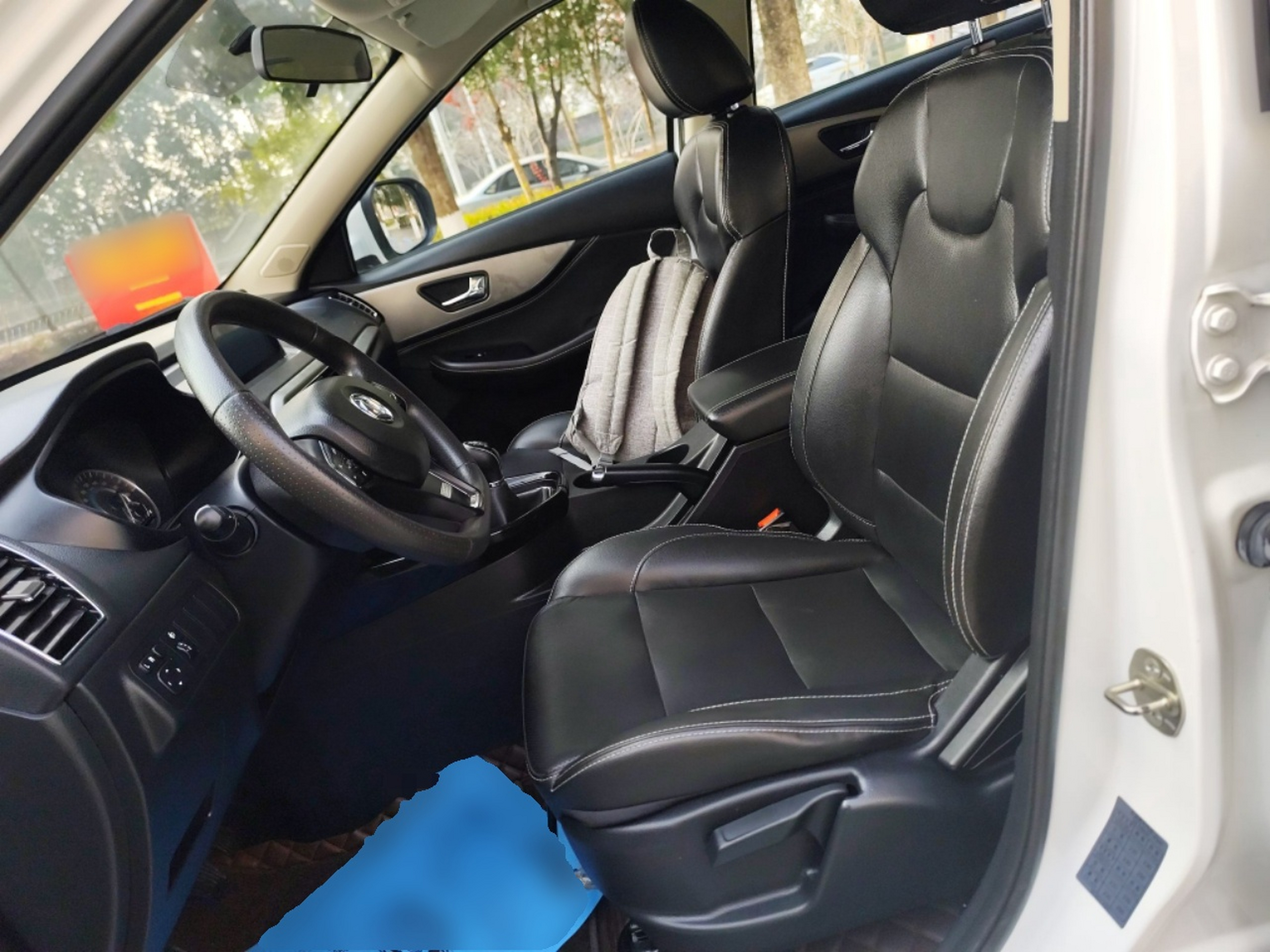 Переднее сиденье в автомобиле