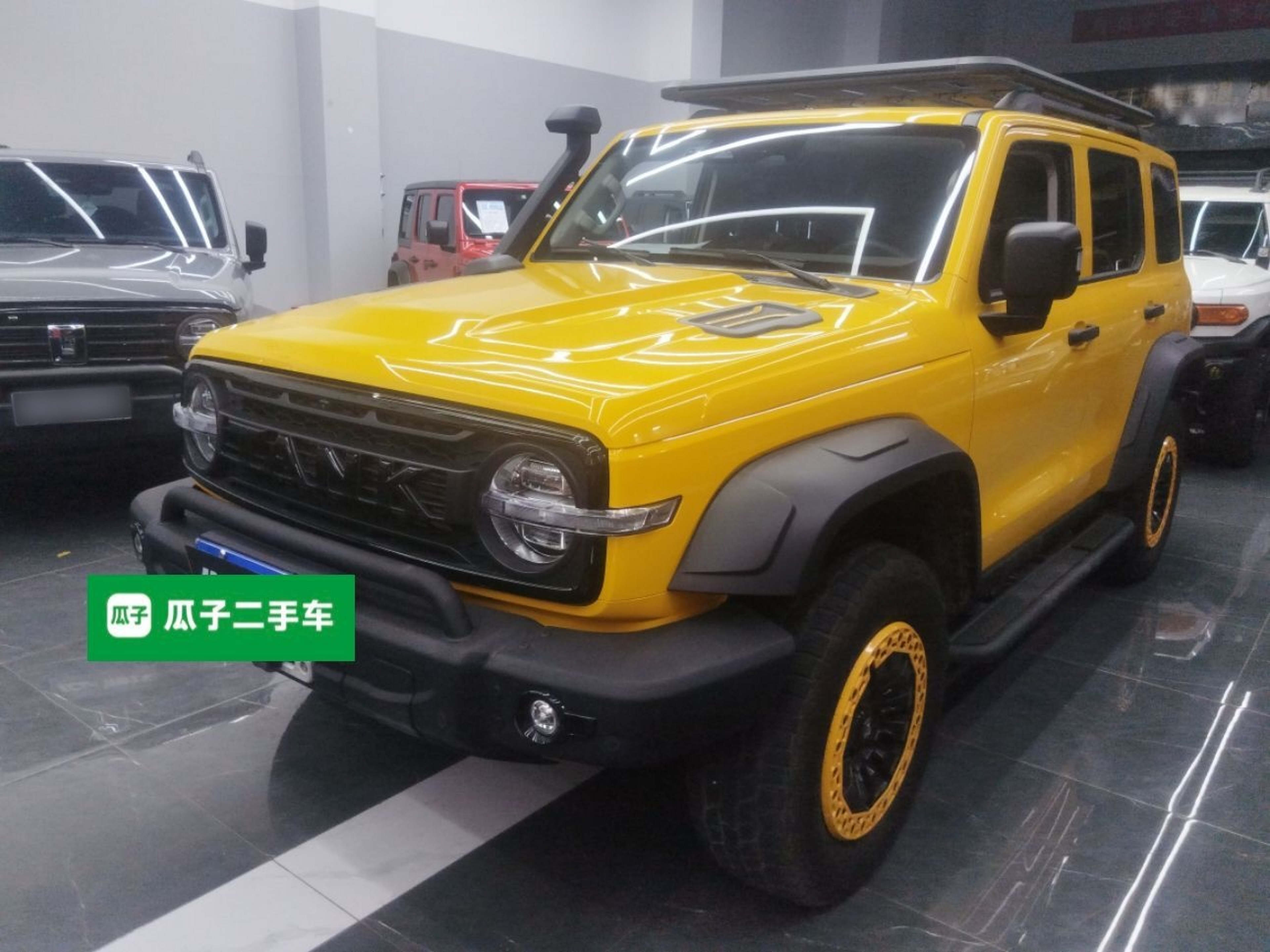 تحت مقدمة السيارة