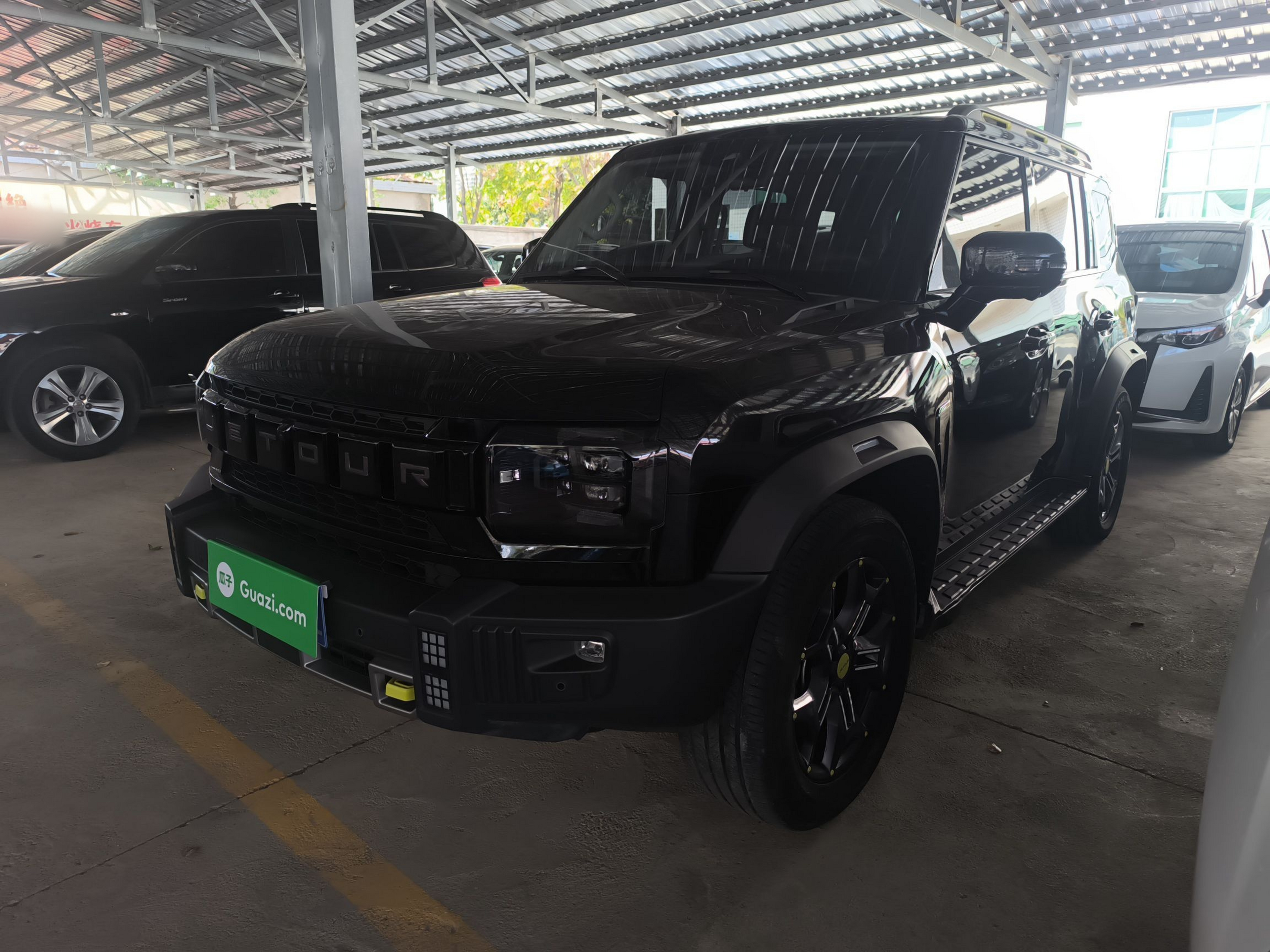 Под передней частью автомобиля