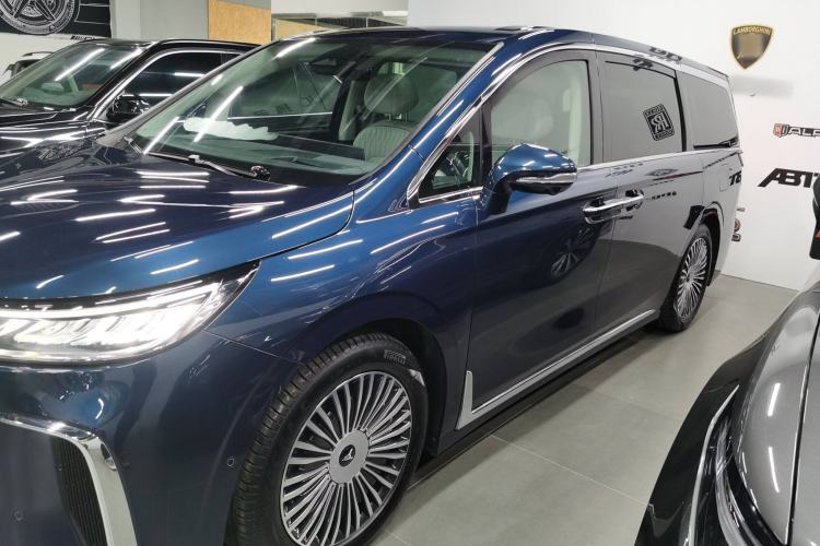 Used VOYAH Dream 2025 PHEV Four-Wheel-Drive Flagship Kunpeng Edition
