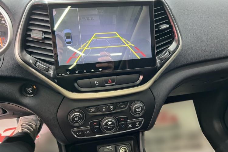 Used  Cherokee 2016 2.4L Professional Edition
