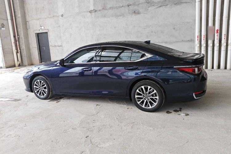 Used Lexus ES 2023 200 Excellence Edition
