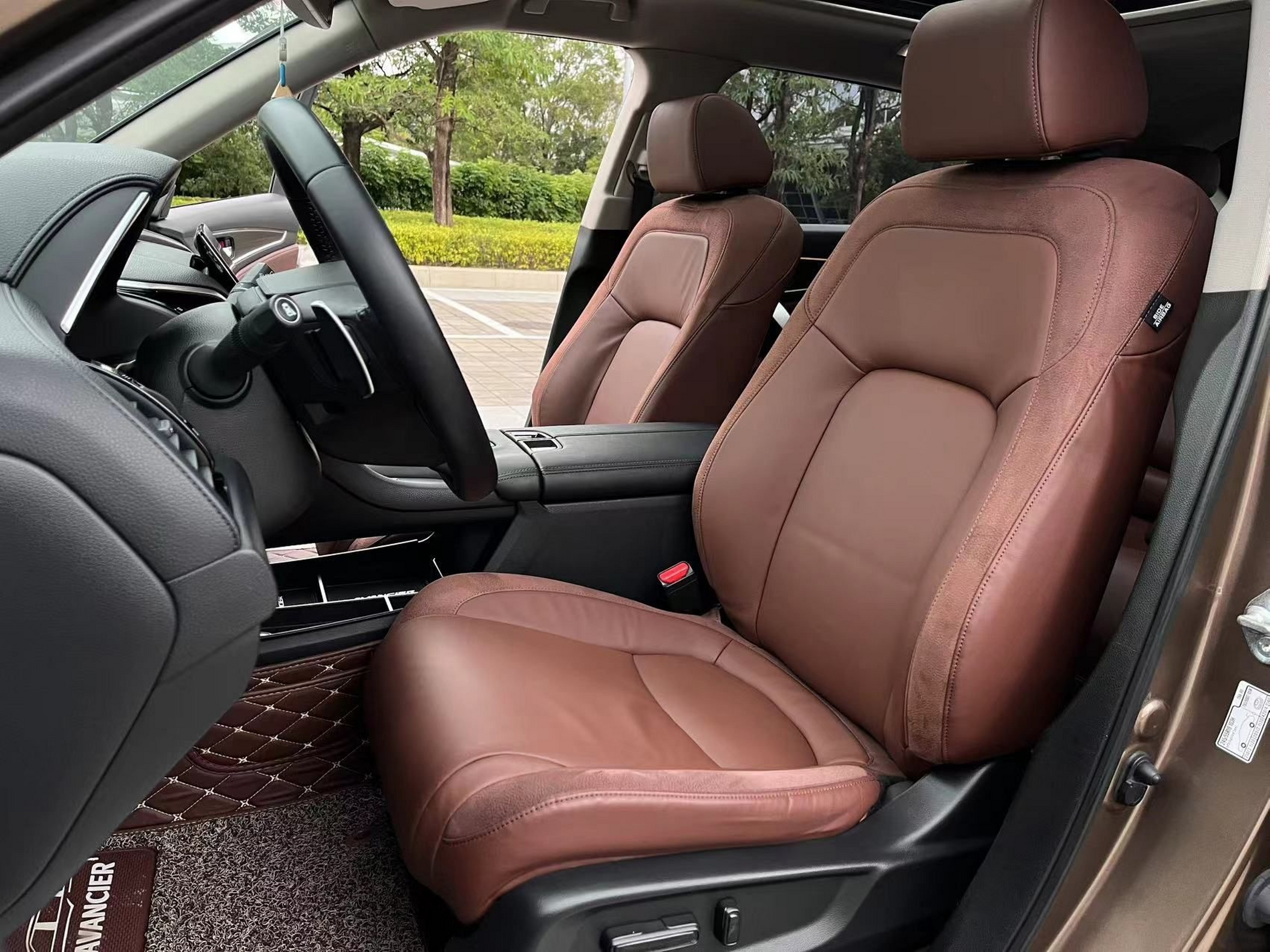 Переднее сиденье в автомобиле