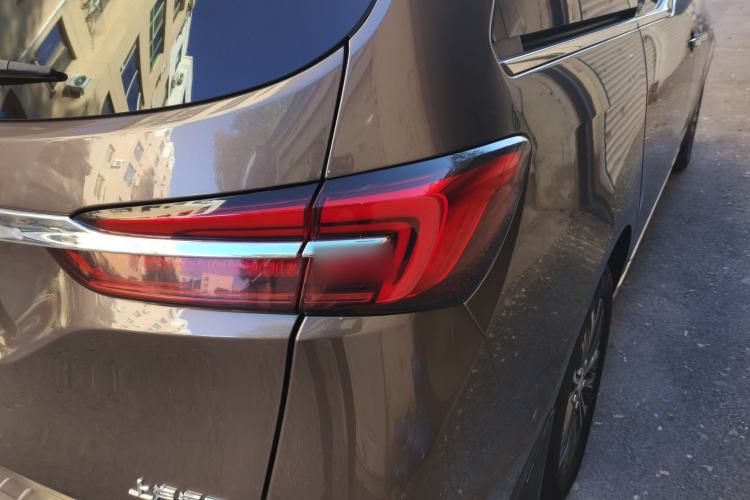 Used Buick GL8 2023 Facelifted Land Cruiser Executive Luxury Version
