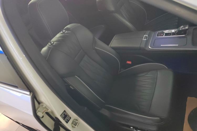 Used GAC Trumpchi GS8 2024 Linghang Series 2.0 TGDI Two-Wheel Drive Luxury Smart Connectivity Version
