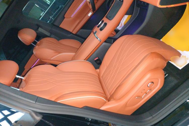 Used  Q07 2025 215 Flagship Edition