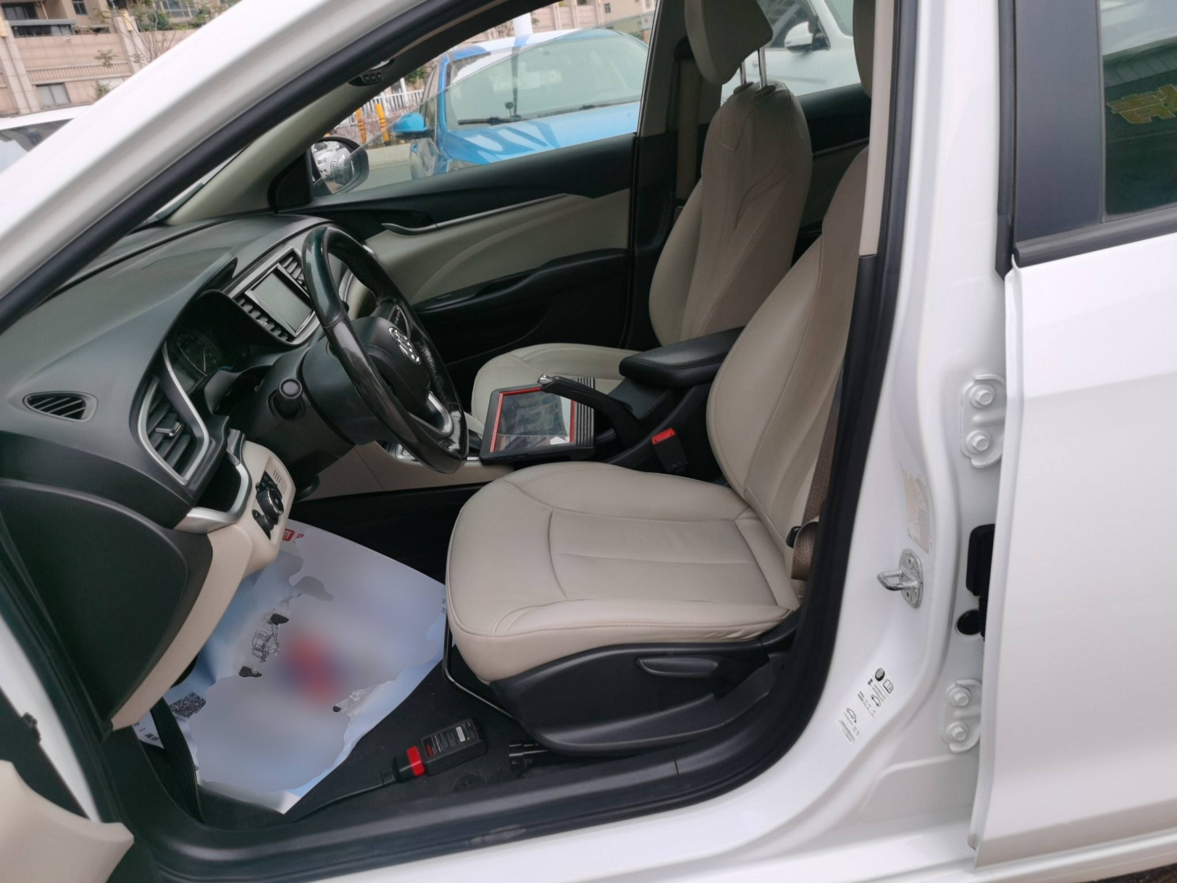 Переднее сиденье в автомобиле