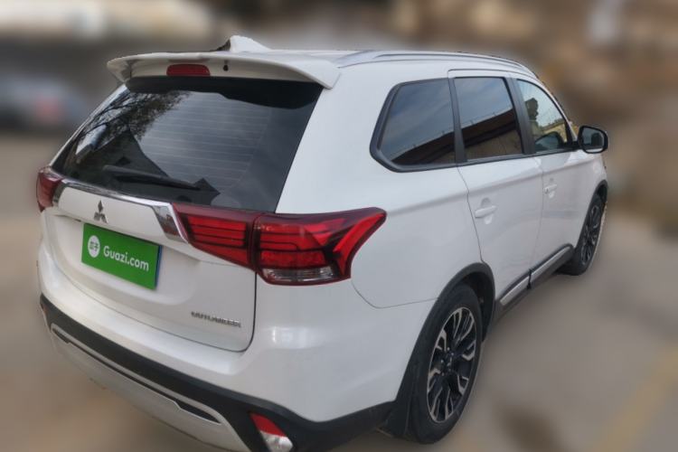Used Mitsubishi Outlander 2019 2.0L Two-Wheel Drive Comfort Edition 5 Seats China V Standard