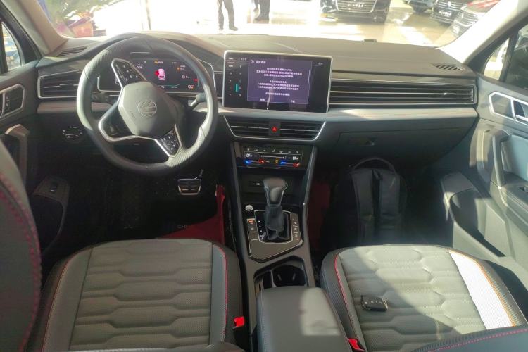 Used Volkswagen Tiguan L 2023 330TSI Automatic Two-Wheel Drive R-Line Flagship Edition
