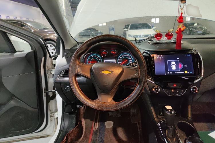 Used Chevrolet Cruze 2018 320 Automatic Pioneer Sunroof Edition
