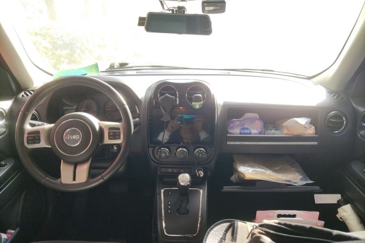 Used  Patriot 2015 2.4L Sport Edition
