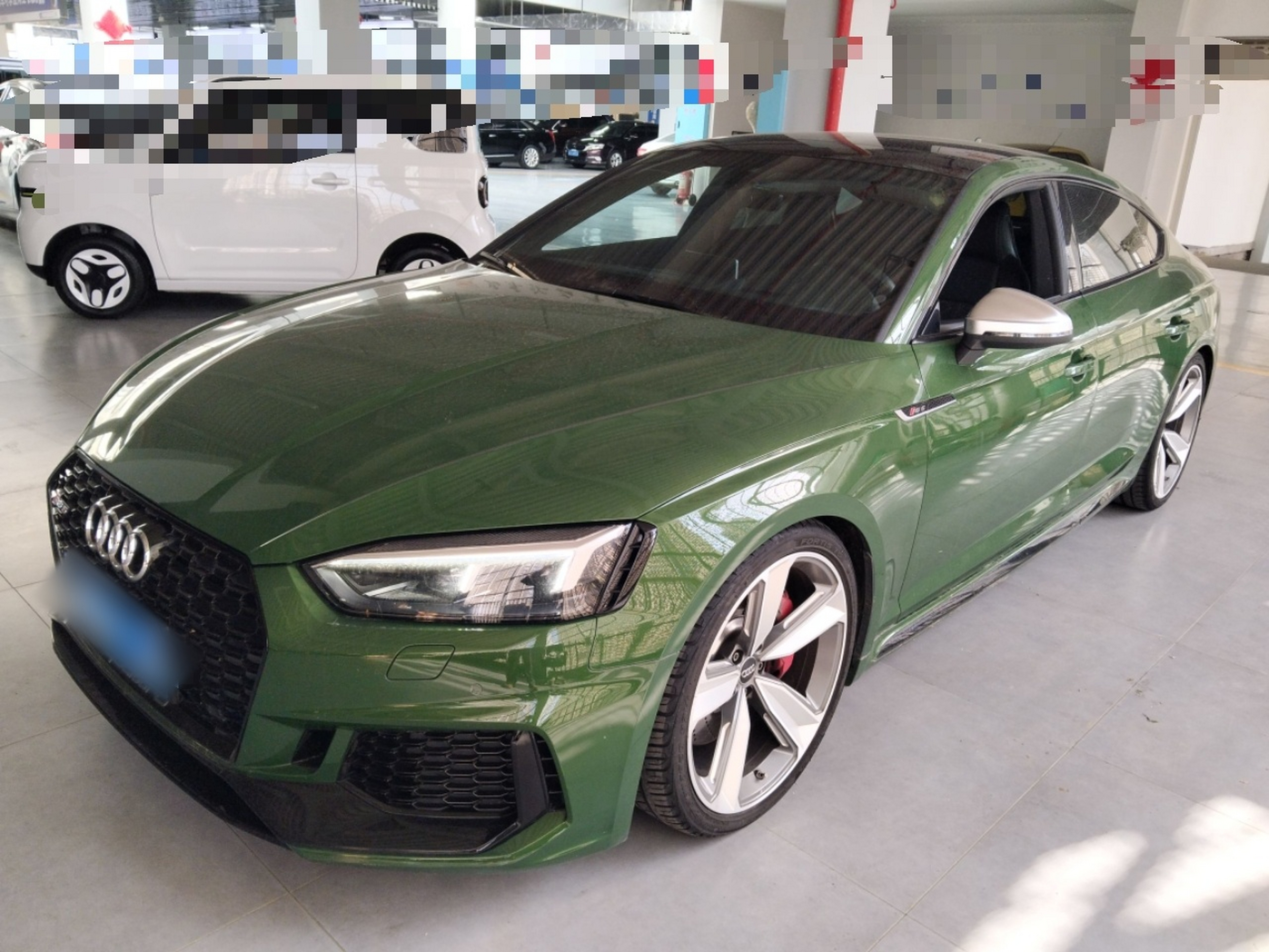 Под передней частью автомобиля