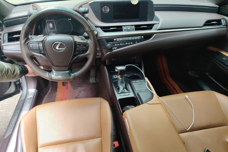 Used Lexus ES 2020 300h Premier Edition