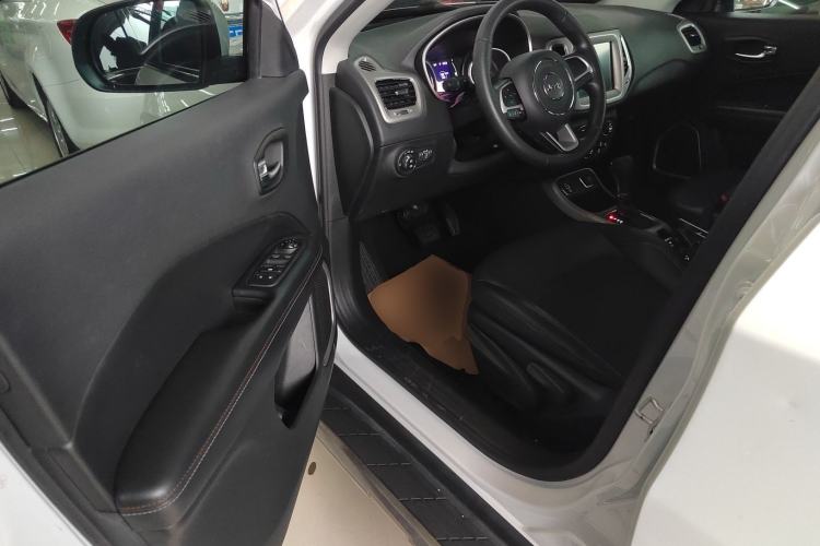 Used  Compass 2020 220T Automatic Leading Edition