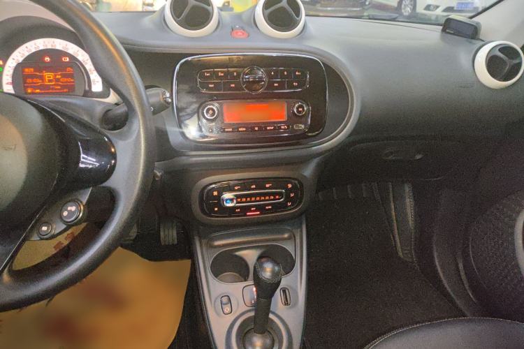 Used  forfour 2016 1.0L 52 kW Dynamic Edition
