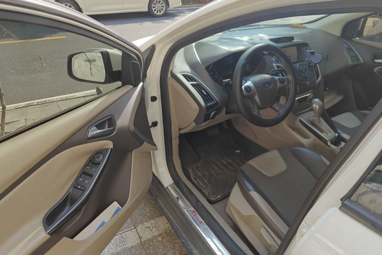 Used Ford Focus 2012 Hatchback 1.6L Automatic Fashion Edition
