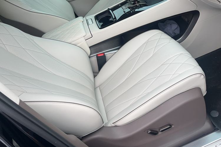 Used Denza D9 2022 DM-i 970 Four-Wheel Drive Flagship Model
