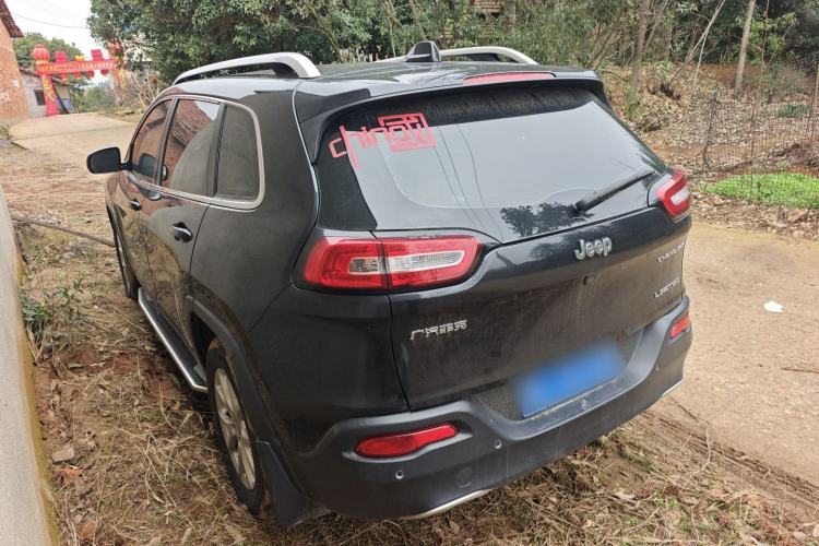 Used Jeep Cherokee 2017 2.0L Superior Edition
