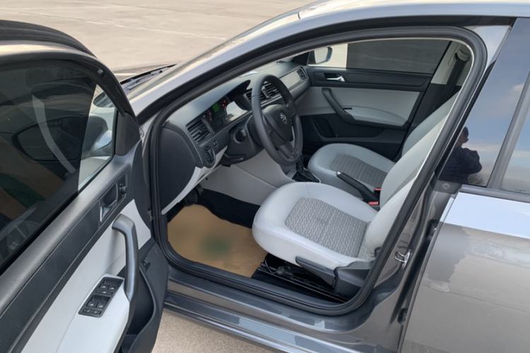 Used Skoda Rapid 2015 1.6L Automatic Smart Selection Model
