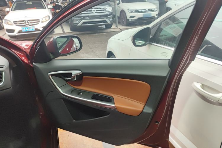 Used Volvo V60 2014 Restyled T5 Zhiya Edition
