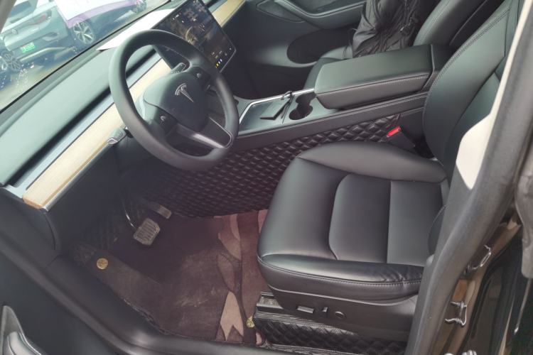 Used Tesla Model Y 2023 Rear-Wheel-Drive Version
