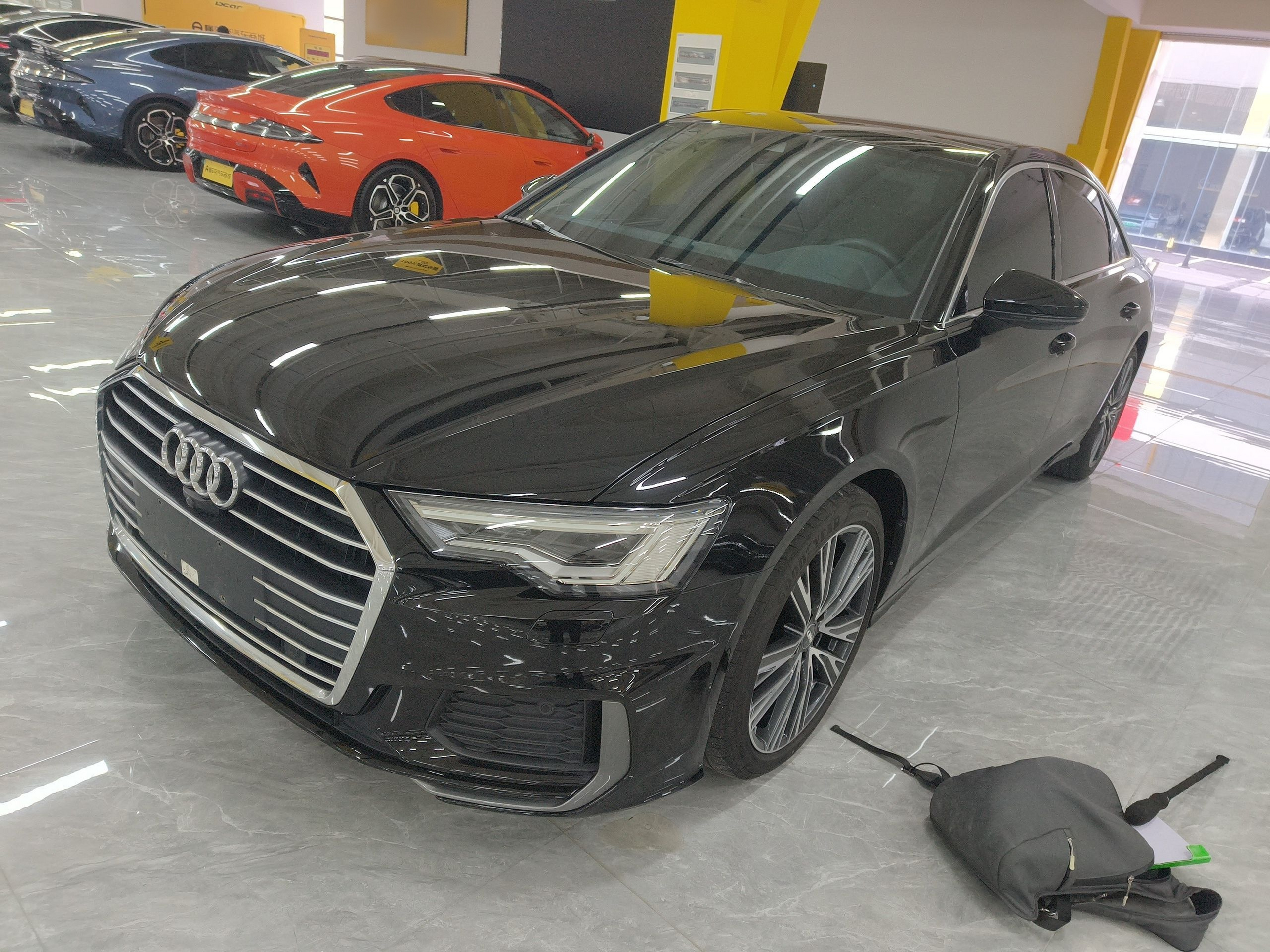 Под передней частью автомобиля