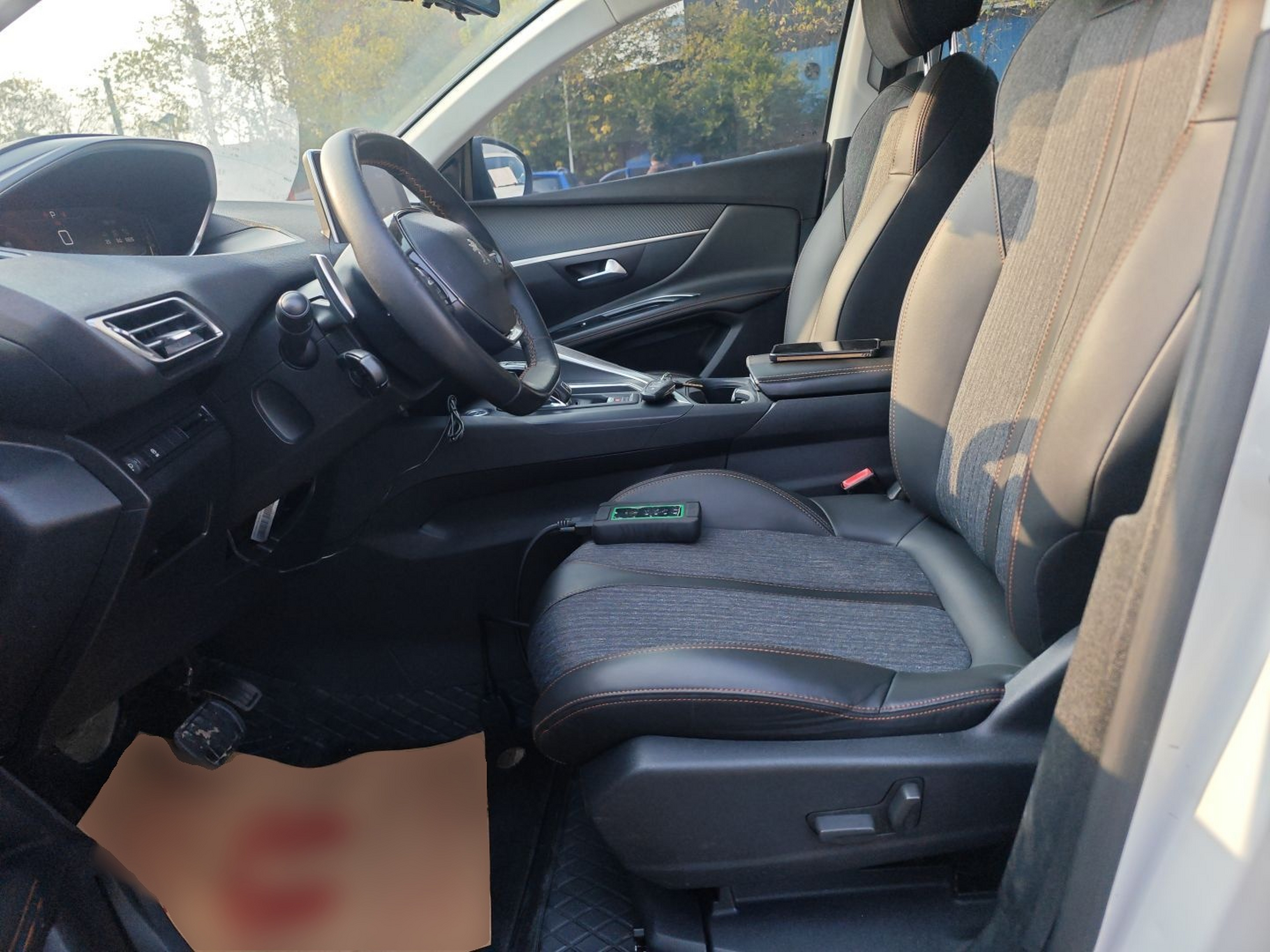 Переднее сиденье в автомобиле