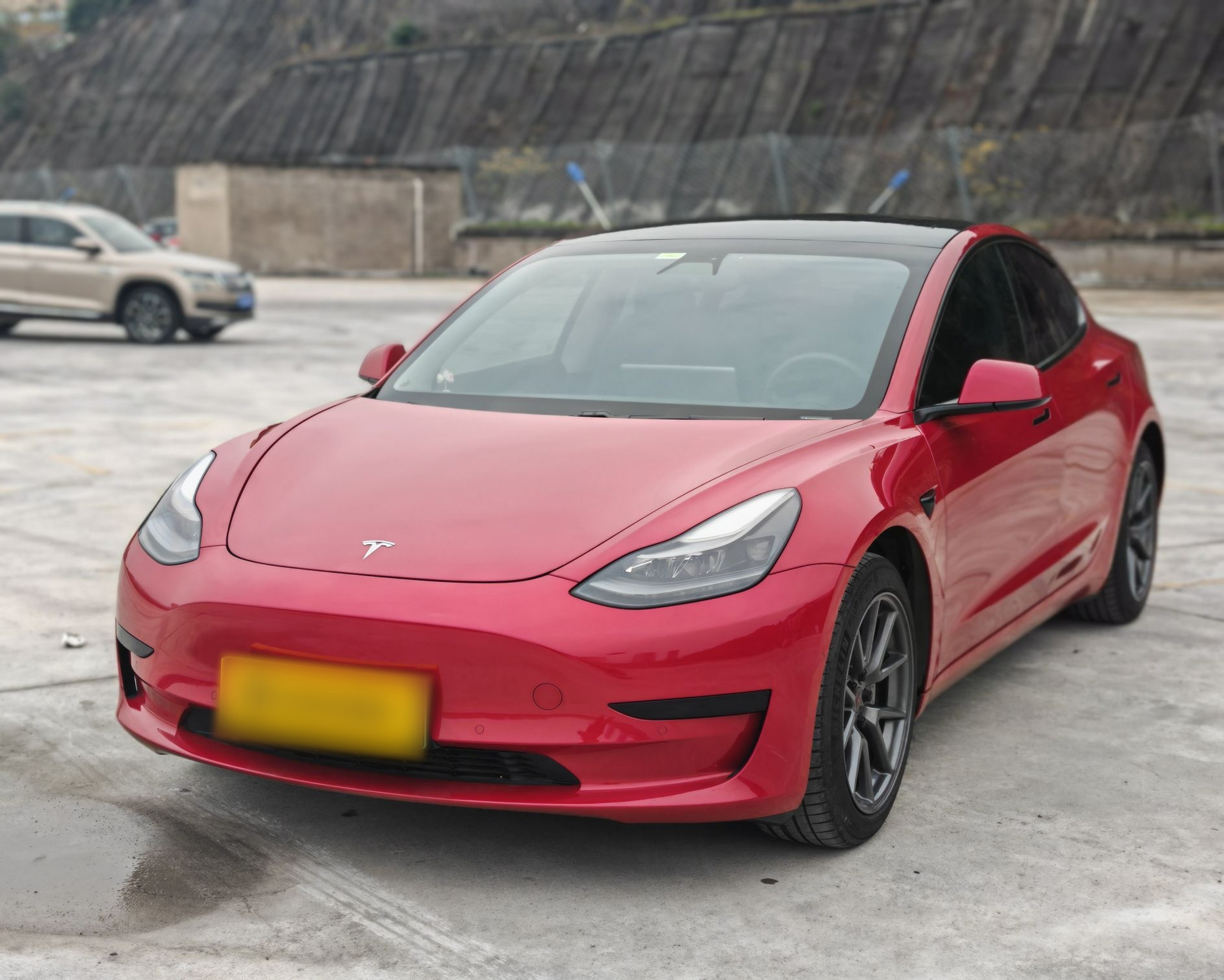 Под передней частью автомобиля