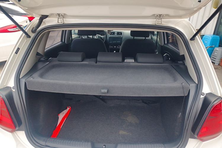 Used Volkswagen Polo 2016 1.6L Automatic Comfort Model
