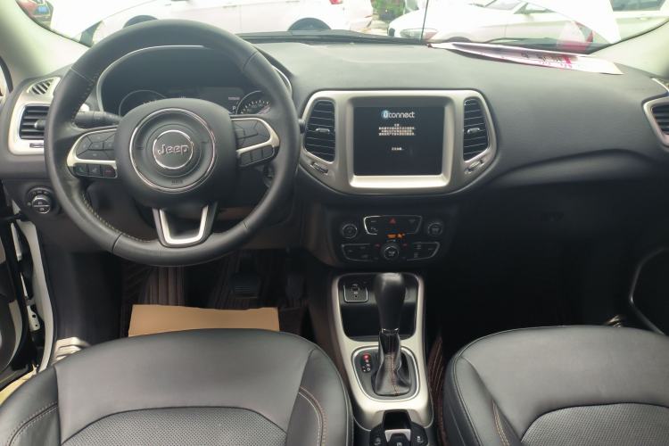 Used  Compass 2017 200T Automatic Family Edition
