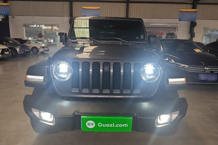 Used  Wrangler 2019 2.0T Sahara Four-Door Brilliant Top Version China VI Emission Standard

