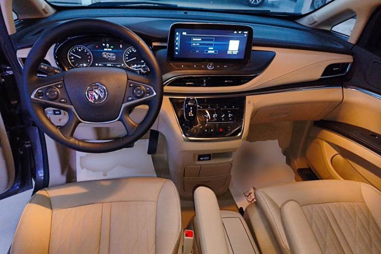 Used Buick GL8 2023 Facelifted Land Cruiser Executive Luxury Version
