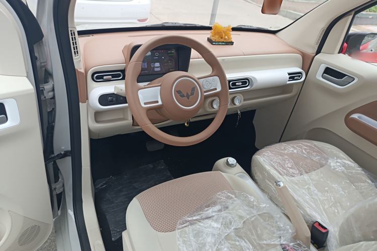 Used Wuling Hongguang MINIEV 2024 3rd Generation 215km Advanced Version
