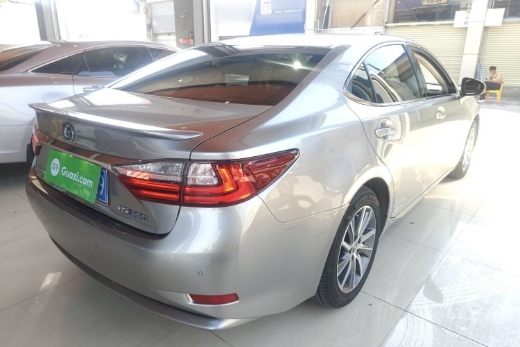 Used Lexus ES 2015 300h Comfort Edition
