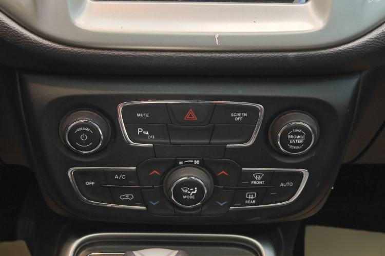 Used  Compass 2017 200T Automatic Family Edition
