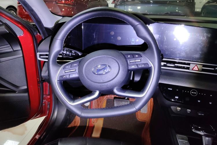 Used Hyundai Elantra 2021 1.5L CVT LUX Prestige Edition
