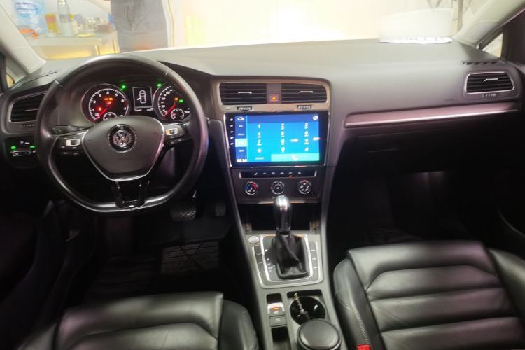 Used Volkswagen Golf 2016 230TSI Automatic Luxury Version
