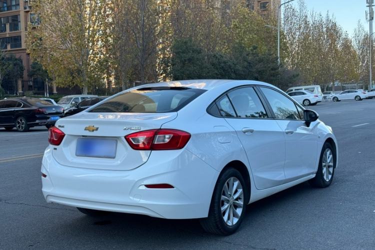 Used Chevrolet Cruze 2018 320 Automatic Pioneer Sunroof Edition
