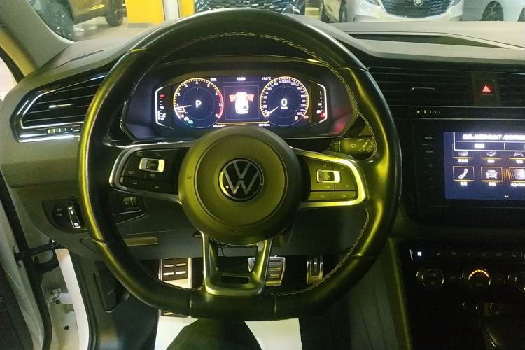 Used Volkswagen Tiguan L 2021 330TSI Automatic Two-Wheel Drive R-Line Enhanced Edition
