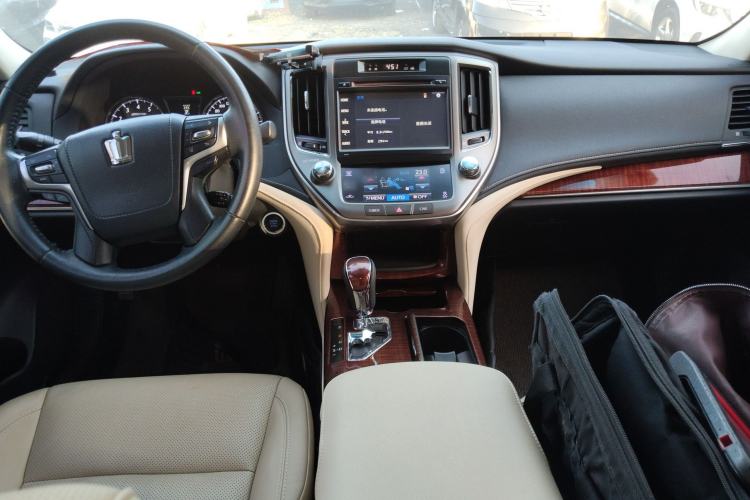 Used Toyota Crown 2015 2.0T Fashion Edition
