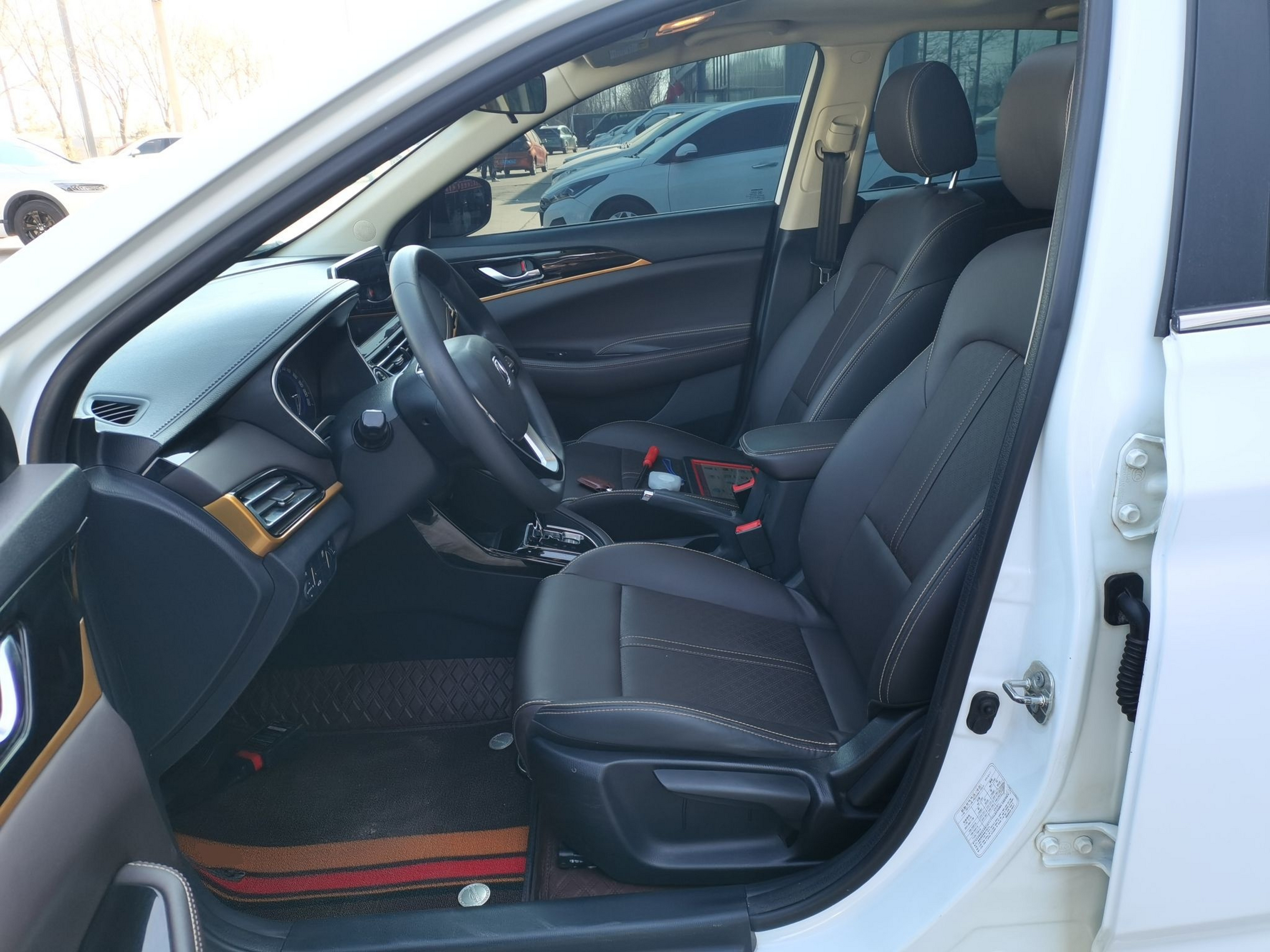 Переднее сиденье в автомобиле