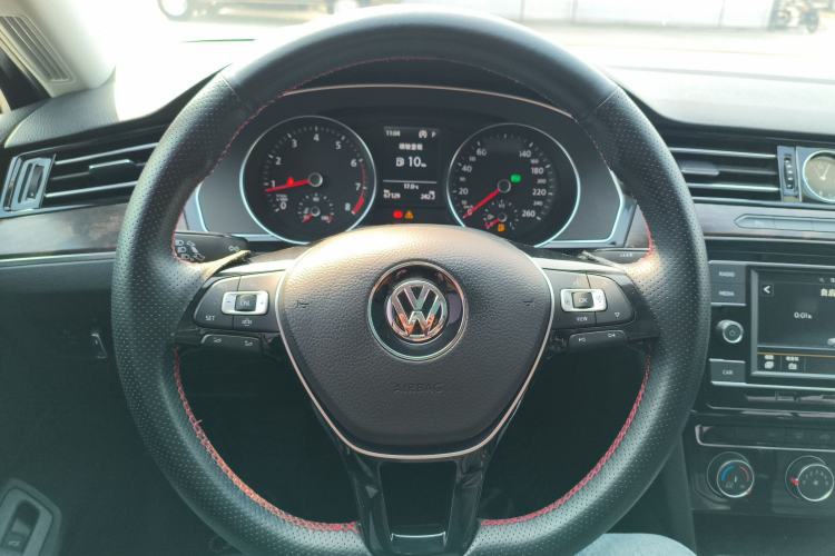 Used Volkswagen Magotan 2019 330TSI DSG Leading Model China VI Standard