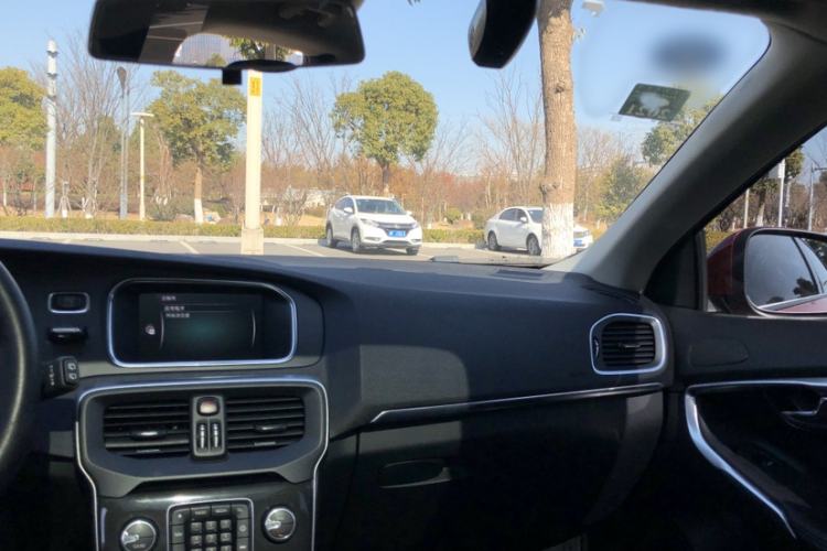 Used Volvo V40 2019 T3 Zhiyi Edition
